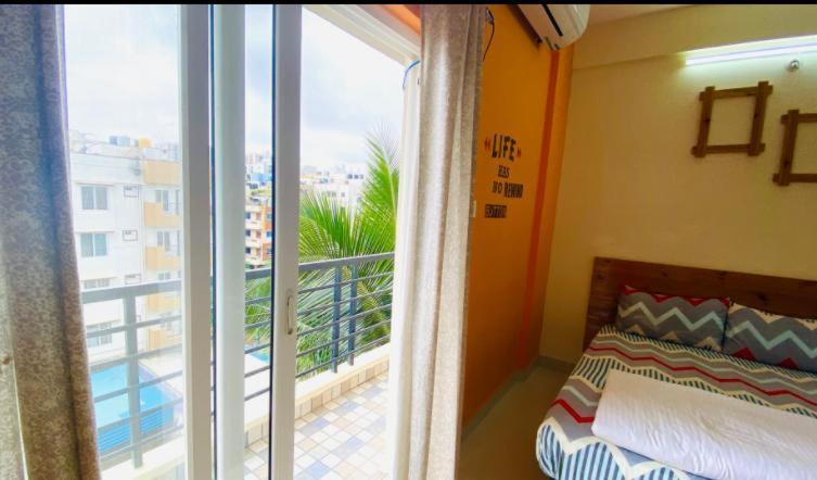 Apartemen 225 m² dengan 1 kamar tidur dan 1 kamar mandi pribadi di Marathahalli Bangalore Bagian luar foto